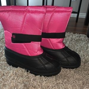 Brand new Joe fresh winter boots: